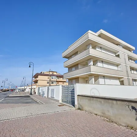 House On The Near Seafood And Wine Restaurant * Fiumicino